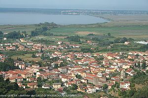 QUIESA e LAGO DI MASSACIÙCCOLI vista dall'A11 2011IMG 5119.jpg