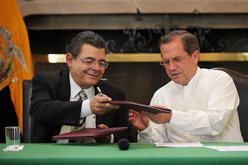 File:Quito, Canciller Patiño firmó Convenio Integral de Cooperación Económica entre Ecuador - Cuba (12351792003).jpg