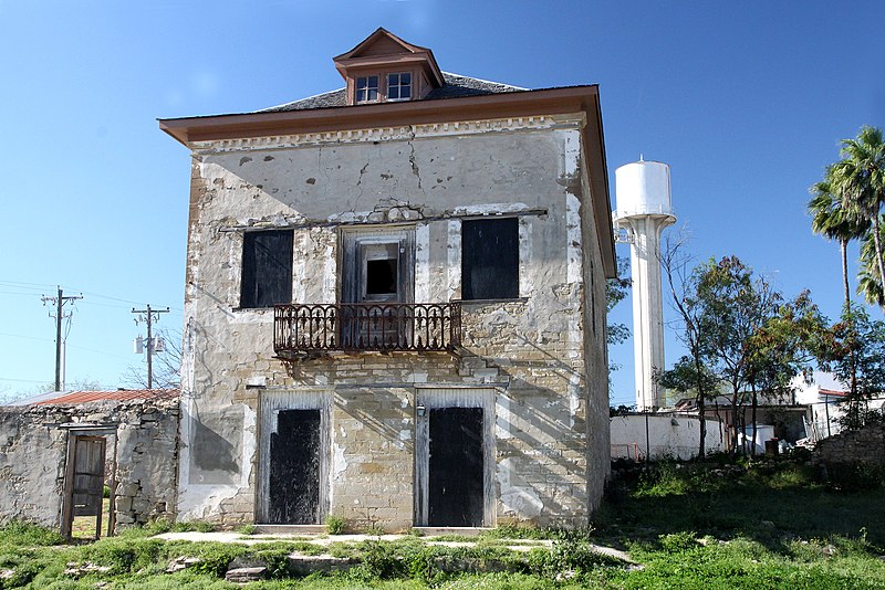 File:ROMA , TX old bulding in Plaza (16648472125).jpg