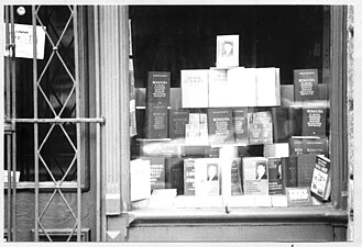 Seuls les ouvrages signés Ceaușescu remplissent les vitrines des librairies dans les années 1980.