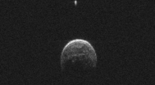 Goldstone radar image of 2004 BL86 and its moon