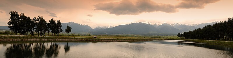 File:Razlog Lake Panorama.jpg