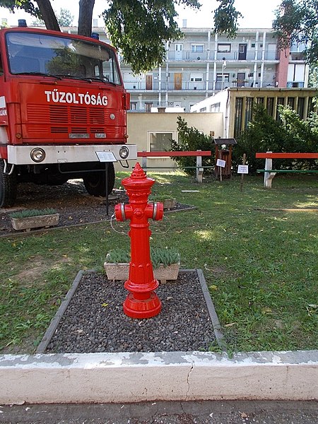 File:Red fire hydrant and Csepel D744, 2020 Salgótarján.jpg