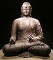 Bouddha assis. Fonte, H. 150 cm. Musée national de Corée VIIIe – IXe siècle[31]
