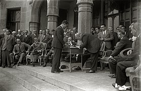 Reunion política en el palacio de Miramar (7 de 7) - Fondo Marín-Kutxa Fototeka.jpg