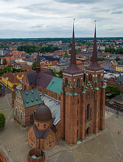 Roskilde Cathedral aerial crop.jpg