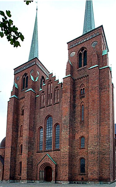 File:Roskilde domkirke west fassade.jpg