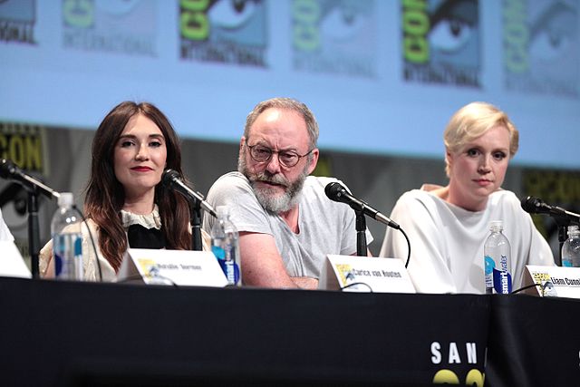 Gwendoline Christie with her Game of Thrones co-stars Carice van Houten and Liam Cunningham (San Diego Comic Con 2015)