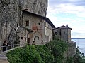 Le couvent vu depuis l'entrée de l'église Sainte Catherine.