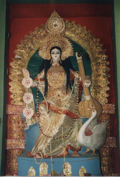 Fil:Saraswati f. Strassenpuja.JPG