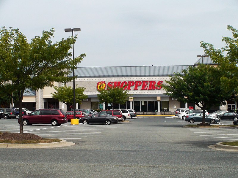 https://upload.wikimedia.org/wikipedia/commons/thumb/d/d9/Shoppers_Food_%26_Pharmacy%2C_Germantown%2C_Maryland%2C_September_9%2C_2013.JPG/800px-Shoppers_Food_%26_Pharmacy%2C_Germantown%2C_Maryland%2C_September_9%2C_2013.JPG