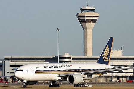 Singapore Airlines Boeing 777-200ER at Perth Airport Smith-1.jpg