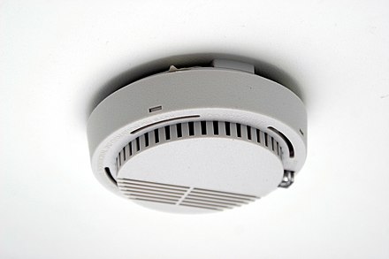 Датчик дыма с сигнализацией. Smoke Detector 161-1800. 2 Wire Duct Smoke Detector модель d2e. Датчик дыма на потолке. Датчик задымленности.