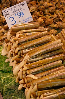 Couteaux en vente sur le marché de La Boqueria à Barcelone