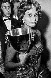 Loren with her Volpi Cup in 1958 Sophia Loren Coppa Volpi 1958.jpg