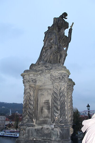 File:Statue St Christophe Pont Charles Prague 1.jpg