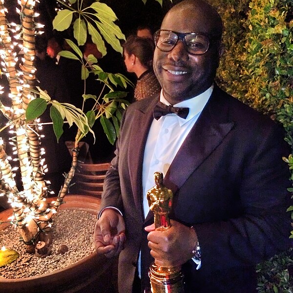 File:Steve McQueen holding Best Picture Oscar 2014.jpg