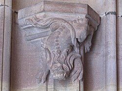 Détail sculpté du portail (Dragon)