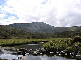 Aliran yang mengalir keluar lochan dekat Beinn Leoid - geograph.org.inggris - 203213.jpg