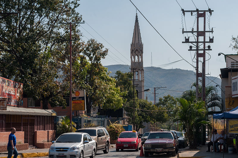 File:Street in Valencia city.jpg