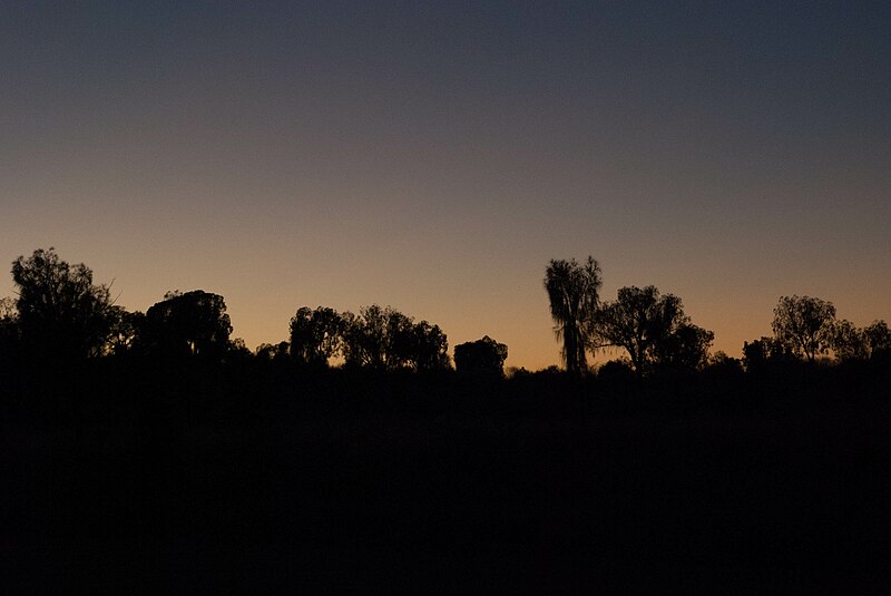 File:Sunrise over Uluru 19 (8316489695).jpg