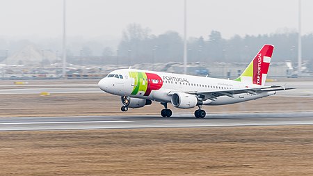 English: TAP Portugal Airbus A319-112 (reg. CS-TTS) at Munich Airport (IATA: MUC; ICAO: EDDM). Deutsch: TAP Portugal Airbus A319-112 (Reg. CS-TTS) auf dem Flughafen München (IATA: MUC; ICAO: EDDM).