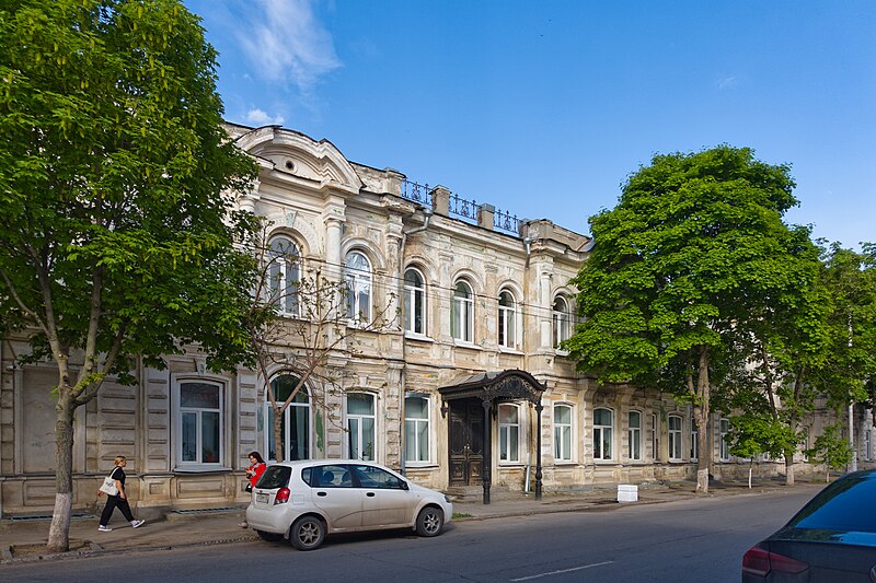 File:Taganrog. District court building DSC00189 2600.jpg