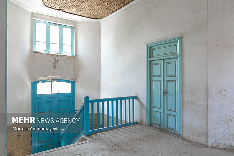 File:The Interior of the Khanate Mansion of Amin Islami.jpg