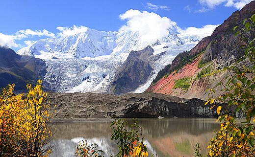 Midui Glacier in Nyingchi