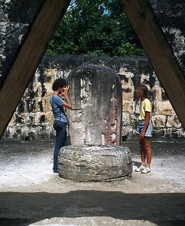 File:Tikal-12-Stele-1980-gje.jpg