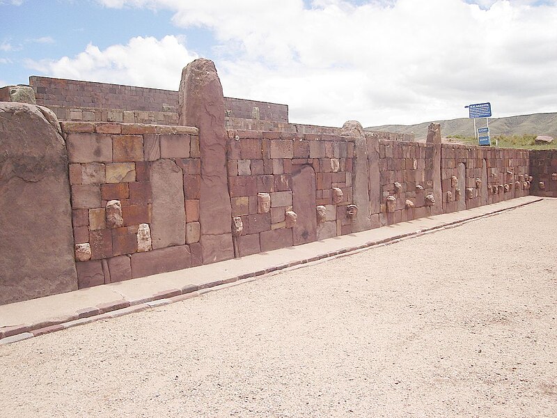 File:Tiwanaku23.jpg