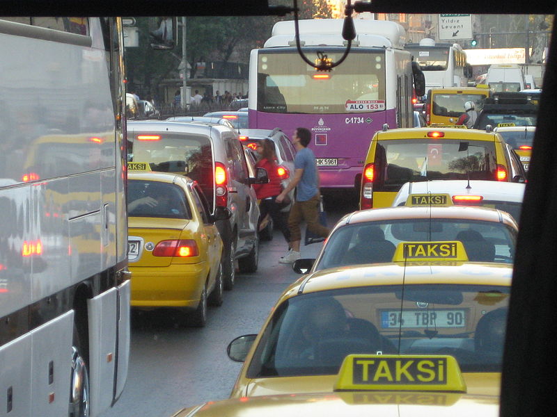 File:Traffic jam in Istanbul's road.JPG