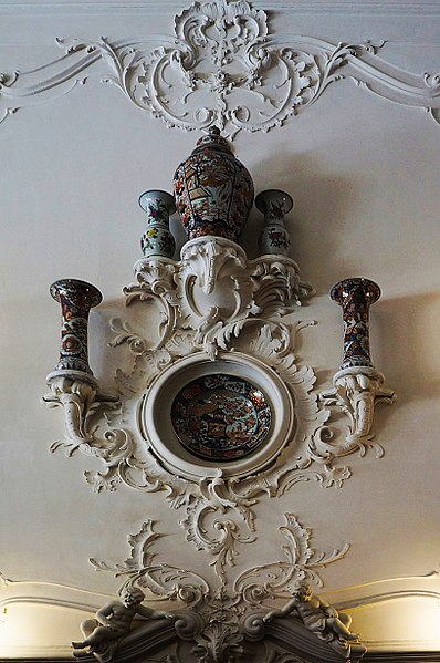 File:Tsarskoïe Selo porcelaines du grand escalier dans le Grand Palais Catherine (2).jpg