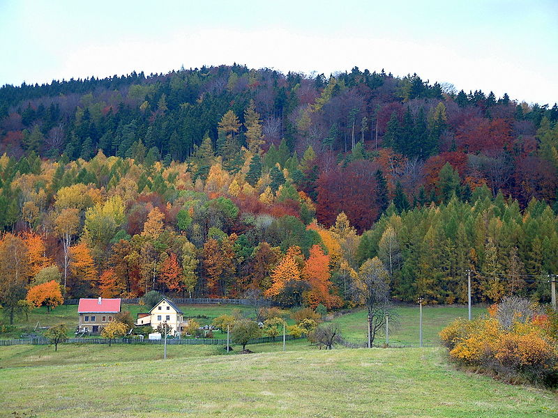File:U Perštejna (Kährhäuseln) 27.10.2004 - panoramio.jpg
