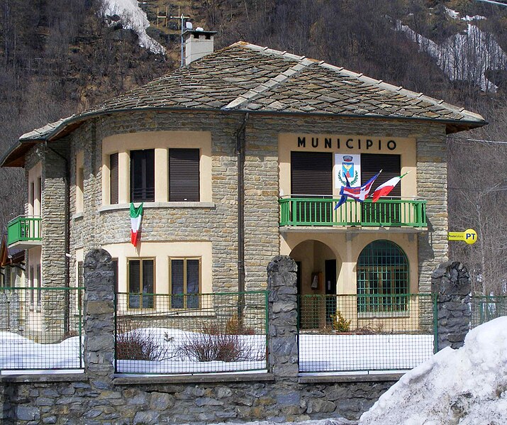 File:Usseglio municipio.jpg