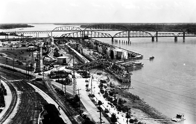 File:VIEW OF LOCK FROM STANDARD-TILTON ELEVATOR Photograph No. 604. August 1, 1935 - Upper Mississippi River 9-Foot Channel Project, Lock and Dam 26, Alton, Madison County, IL HAER ILL,60-ALT,3-48 cut.jpg