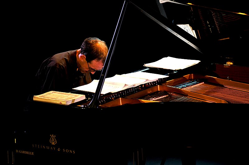 File:VOLCADIVA OLIVIER GIROD PIANISTTE.jpg