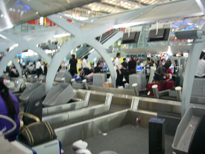 File:VTBS-Check-In counters - conveyors.JPG