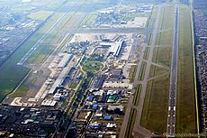 Vista aérea Aeropuerto Internacional Eldorado Bogotá (SKBO-BOG) (8204598528).jpg