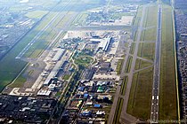 Vista aerea Aeropuerto Internacional Eldorado Богота (SKBO-BOG) (8204598528) .jpg