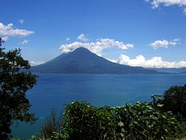 Volcán San Pedro Lago Atilán.JPG