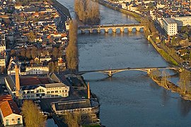 En luftfoto av sentrum av Châtellerault