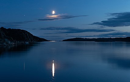 Waxing half moon over Brofjorden