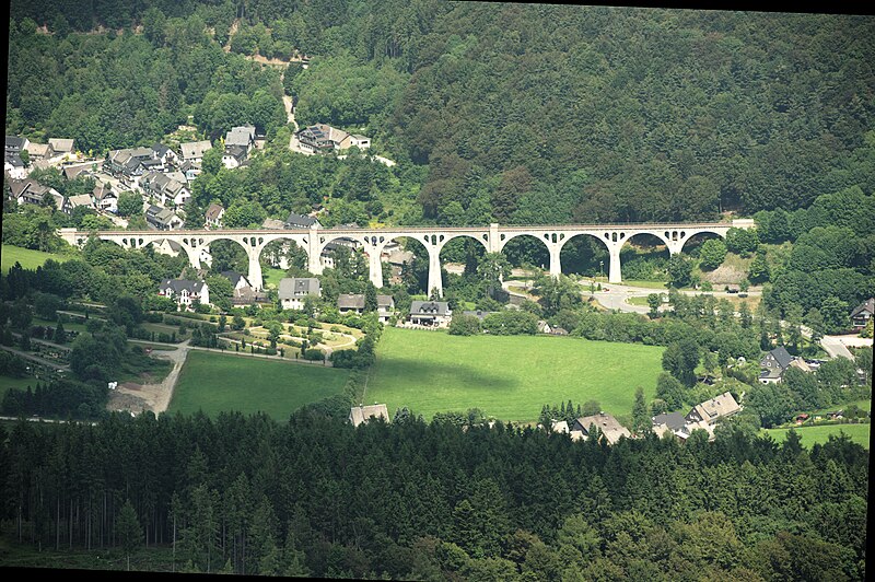 File:Willingen Viadukt Sauerland-Ost 156.jpg