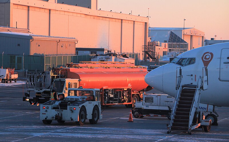 File:YOW Cargo Loading Firstair 2017 6837.jpg