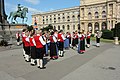 Deutsch: Auftritt der Trachtenkapelle Gantschlern am Maria Theresien-Platz