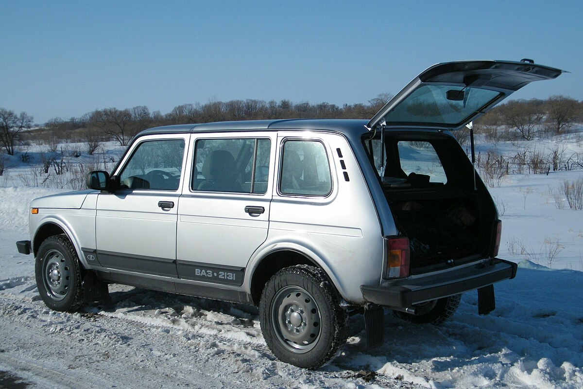 Lada 4x4 2131 белая