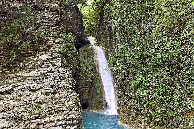 File:Сочинский национальный парк. Водопад Чудо-Красотка 2.jpg