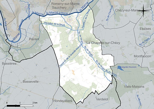 Carte en couleur présentant le réseau hydrographique de la commune