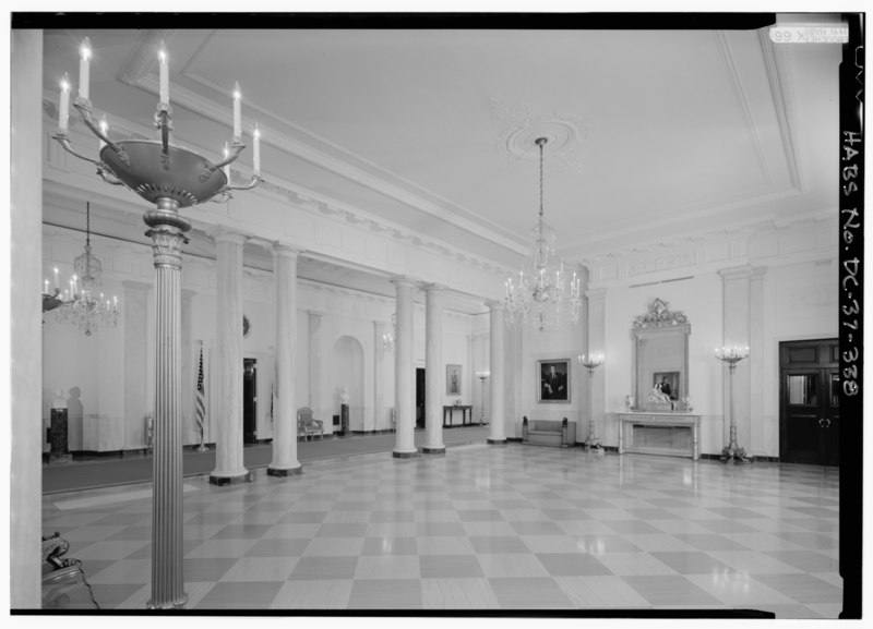 File:114 Entrance Hall; View to SW Corner - White House, 1600 Pennsylvania Avenue, Northwest, Washington, District of Columbia, DC HABS DC,WASH,134-338.tif